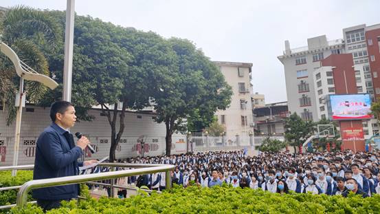 908a99437146f38da0e43b2e70a4ac6