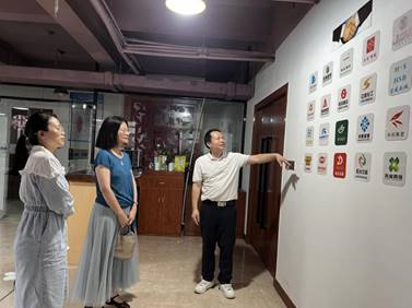 040951519fa49bcca44ea88404acde4