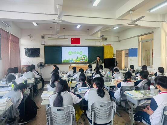 24会计4世界读书日班会照片